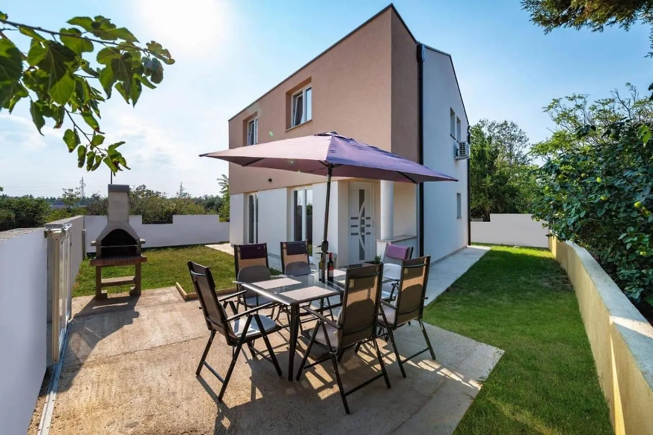 בית נופש Holiday House With A Parking Space Nin, Zadar - 18143