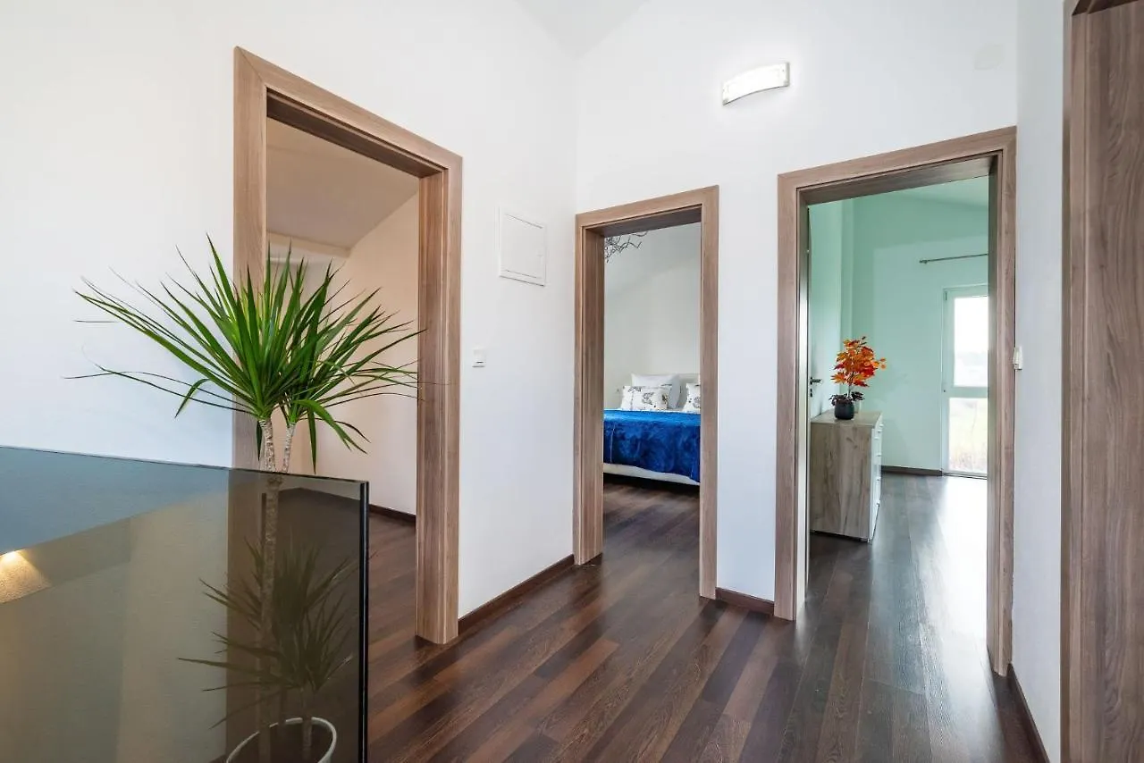 בית נופש Holiday House With A Parking Space Nin, Zadar - 18143
